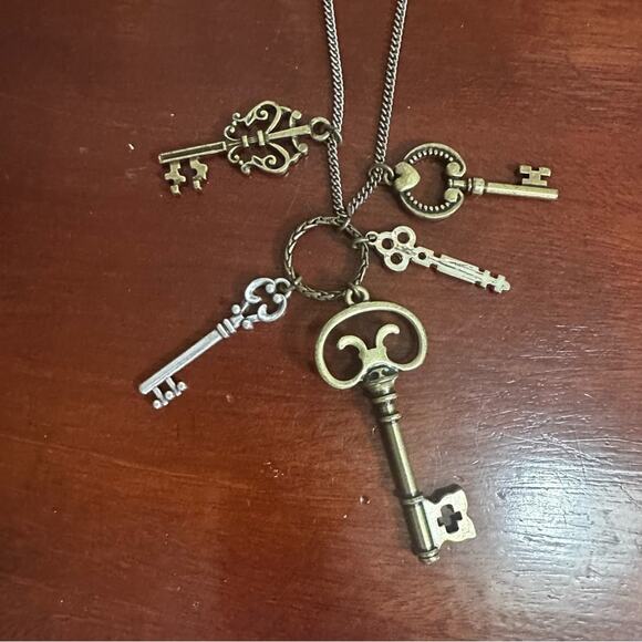 Aero 1987 Set of Keys Steampunk Long Chain Necklace Aeropostale Casual Pendant - Picture 9 of 9